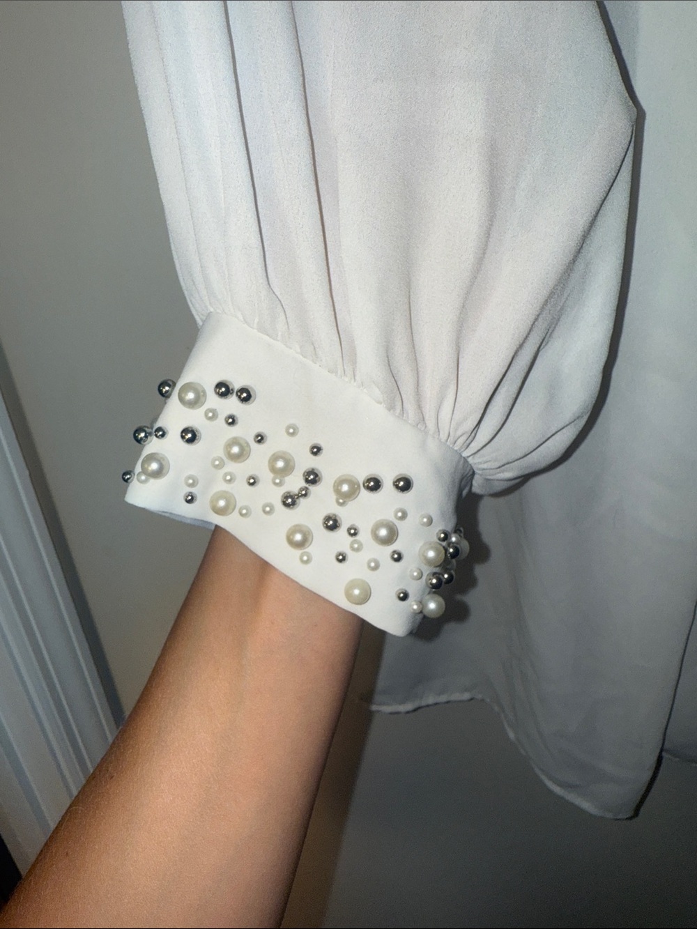 Zara White V-Neck Blouse with Beaded Cuffs - Picture 3 of 4